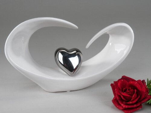 Moderne Skulptur Dekofigur Herz aus Keramik weiß und Silber 29x22 cm 