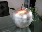 Deko-Apfel aus Fiberglas in Hochglanz Silber - Größe (ØxH): Ø25x29 cm - 1