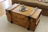 Uncle Joe´s Truhe Couchtisch Truhentisch im Vintage Shabby chic Style aus Massiv-Holz in braun mit Stauraum und Deckel Holzkiste Beistelltisch Landhaus Wohnzimmertisch Holztisch nussbaum - 1